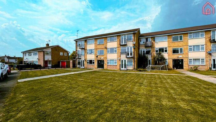 2 Bedroom Flat To Rent In Worcester Drive Worcester Drive, Rayleigh, SS6