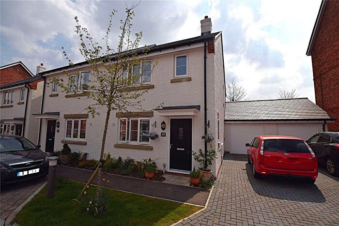 3 Bedroom Semi Detached House For Sale In Goswell Square, Alton, Hampshire, GU34