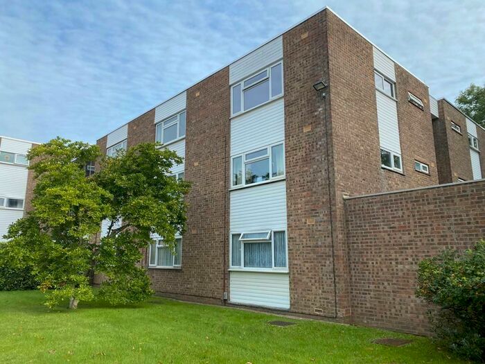 Flat To Rent In Tavistock Close, Romsey, Hampshire, SO51