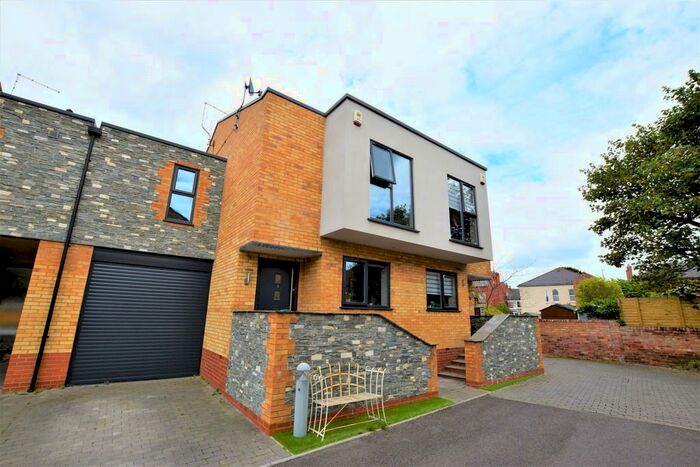 3 Bedroom Town House To Rent In Grenville Drive, West Bridgford, NG2