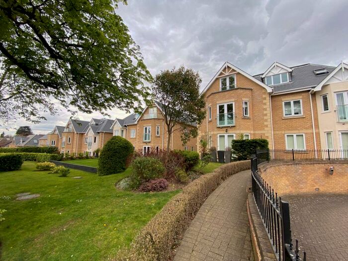 2 Bedroom Flat To Rent In Slades Hill, Enfield, EN2