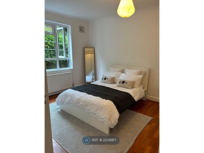 2 Bedroom Flat To Rent In Edge Hill Court, London, SW19
