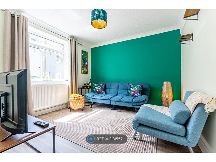 3 Bedroom Terraced House To Rent In Penny Street, Weymouth, DT4