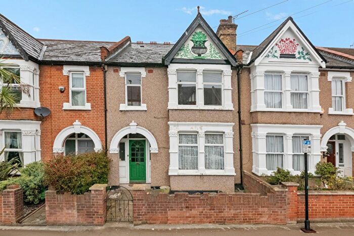 3 Bedroom Terraced House For Sale In Drayton Bridge Road, Hanwell, W7