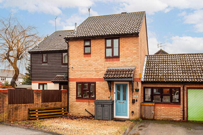 2 Bedroom House For Sale In Parsons Close, Meath Green, Horley, RH6