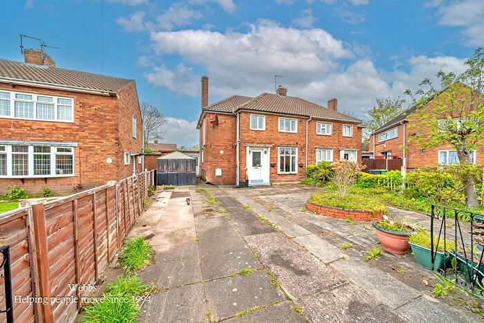 3 Bedroom Semi Detached House For Sale In Chestnut Drive, Walsall, WS4