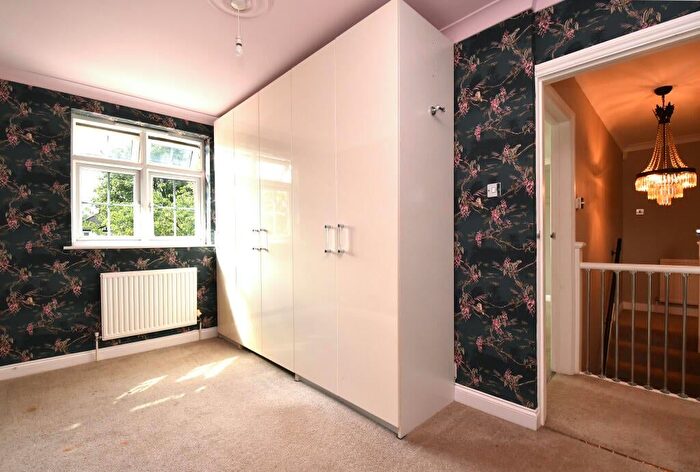 4 Bedroom Semi-Detached House For Sale In Southborough Lane, Bromley, BR2