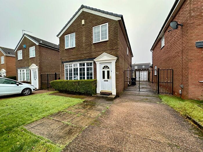 4 Bedroom Detached House To Rent In Red Hall Lane, Leeds, LS14