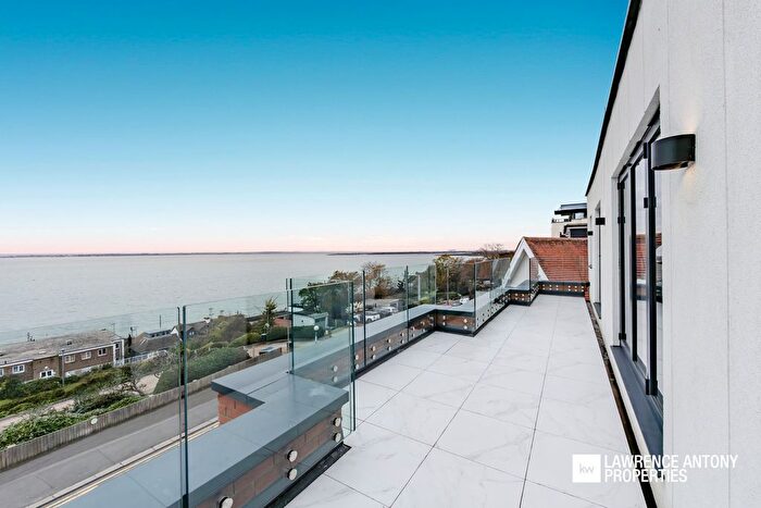 3 Bedroom Flat For Sale In Grand Parade, Leigh-On-Sea, SS9