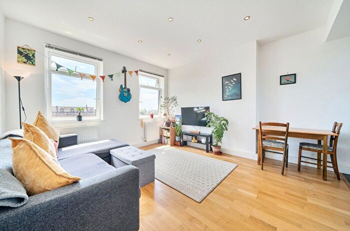 2 Bedroom Flat For Sale In Pomeroy Street, London, SE14