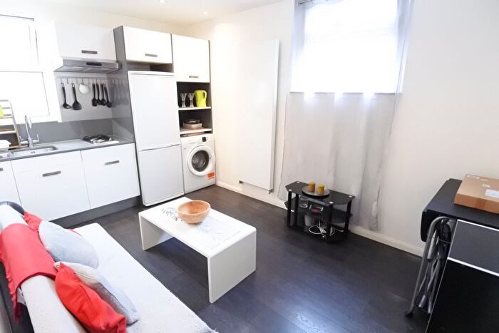 1 Bedroom Flat To Rent In Deacon Road, London, NW2