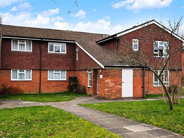 1 Bedroom Flat For Sale In Chester Close, Dorking, RH4