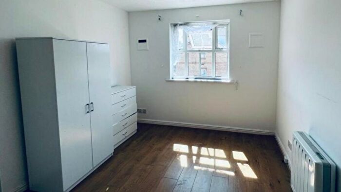 1 Bedroom Flat To Rent In Conifer Court, Ilford, IG1
