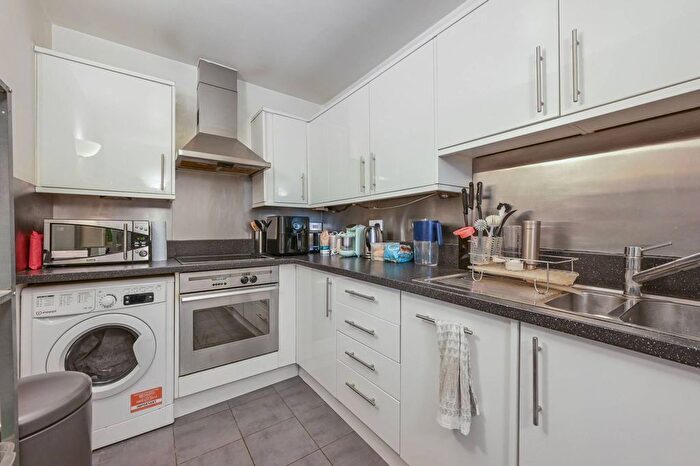 2 Bedroom Flat To Rent In Prescot Street, Aldgate, London, E1