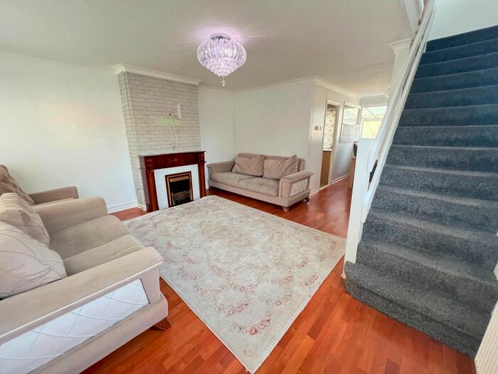 3 Bedroom Semi-Detached House To Rent In Chequers Walk, Waltham Abbey, EN9