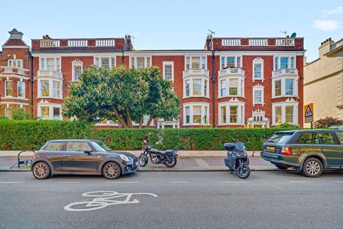 3 Bedroom Flat To Rent In Albert Bridge Road, Battersea, SW11