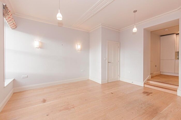 2 Bedroom Apartment To Rent In Market Square, Bicester, OX26