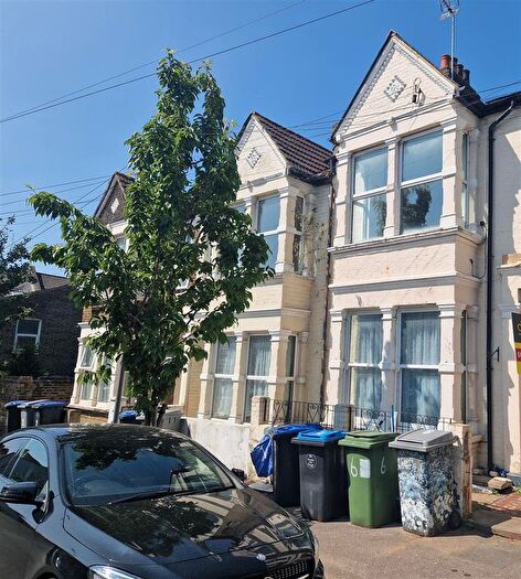 2 Bedroom Flat To Rent In Minet Gardens, London, NW10