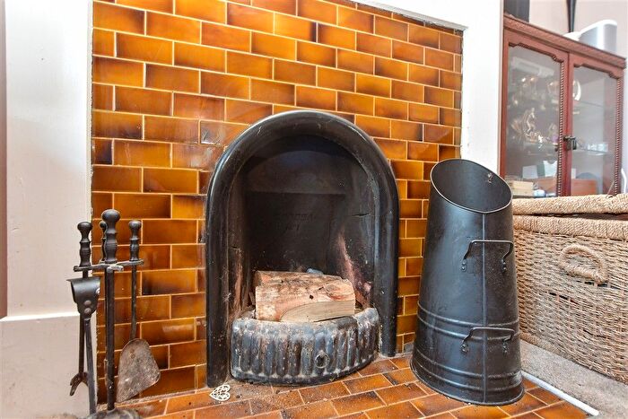 3 Bedroom Semi-Detached House For Sale In Borden Lane, Sittingbourne, Kent, ME10