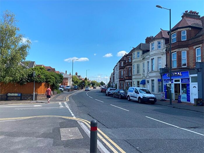 1 Bedroom Flat To Rent In Holdenhurst Road, Bournemouth, BH8