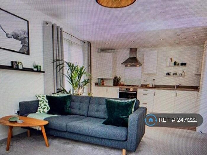 2 Bedroom Flat To Rent In Muirhouse Parkway, Edinburgh, EH4