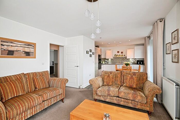 2 Bedroom Flat For Sale In Knights Templar Way, Rochester, Kent, ME2
