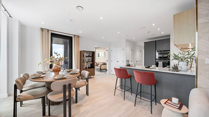 3 Bedroom Flat For Sale In West Parkside, London, SE10