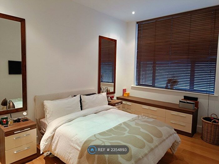 2 Bedroom Flat To Rent In Da Vinci House, London, EC1N