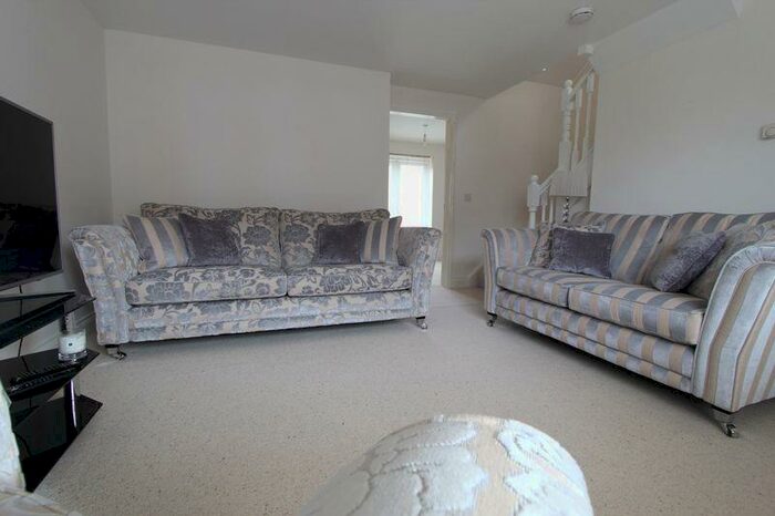 3 Bedroom Semi-Detached House To Rent In Southside Gardens, South Hylton, Sunderland, SR4