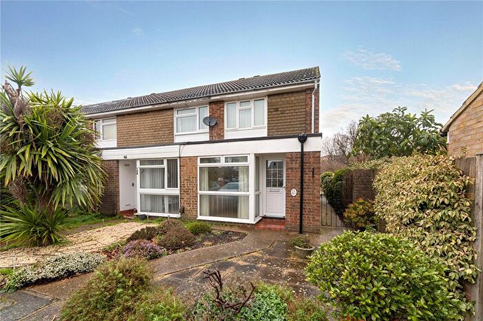 2 Bedroom End Terrace House For Sale In Wordsworth Road, Hampton, TW12