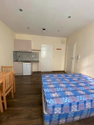 Studio To Rent In Bellingham Rdlondon, Catford SE6