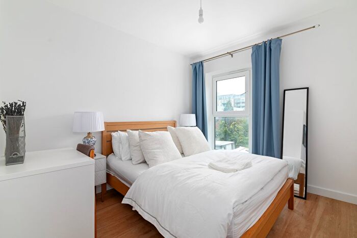2 Bedroom Flat To Rent In Beaufort Square, London, NW9