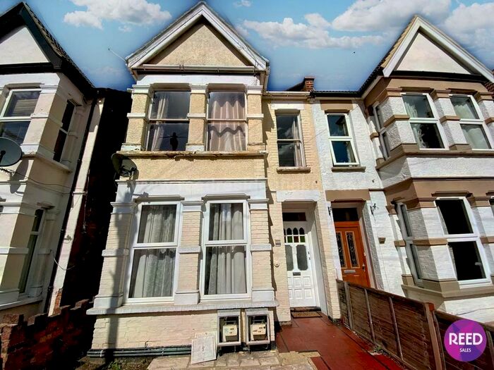 2 Bedroom Flat To Rent In Albion Road, Westcliff On Sea, SS0