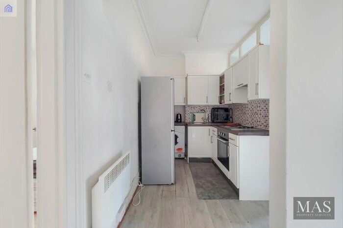 2 Bedroom Flat To Rent In Castelnau Road, London, SW13