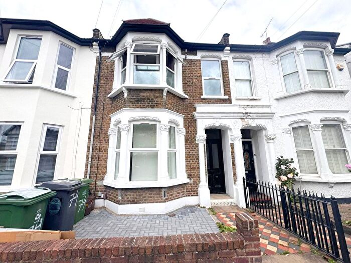 2 Bedroom Flat To Rent In Hatherley Road, Walthamstow, E17
