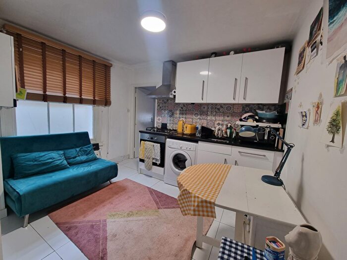 1 Bedroom Flat To Rent In Rita Road, Vauxhall, SW8