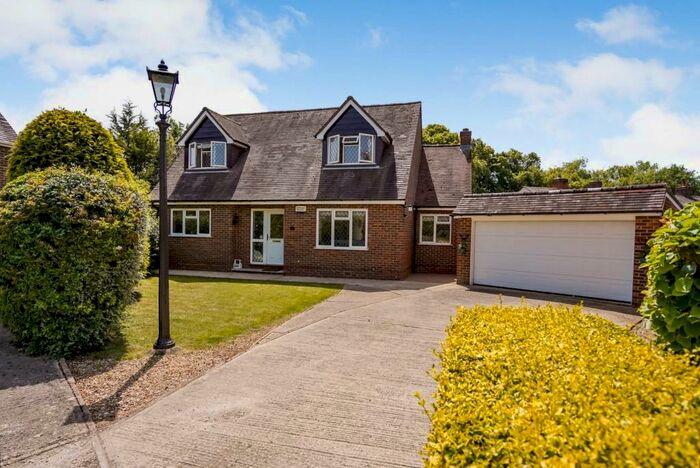 3 Bedroom Detached House For Sale In Clifden Road, Worminghall, Aylesbury, HP18