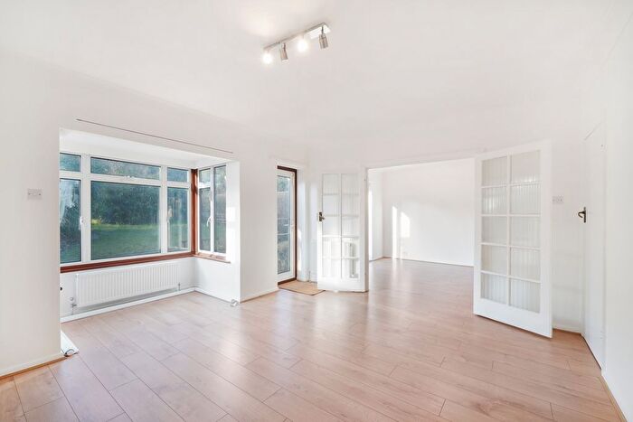 4 Bedroom Semi Detached House To Rent In Heston Road, Hounslow, TW5