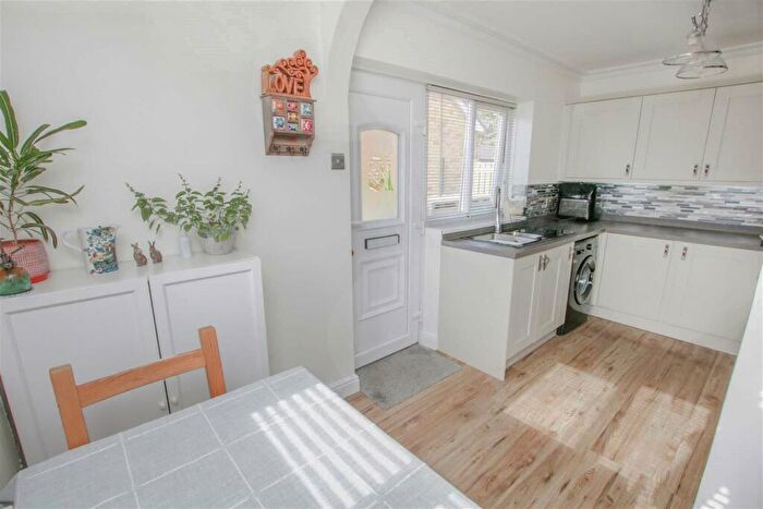 2 Bedroom Semi-Detached Bungalow For Sale In Amberley Rise, Skellow, Doncaster, DN6
