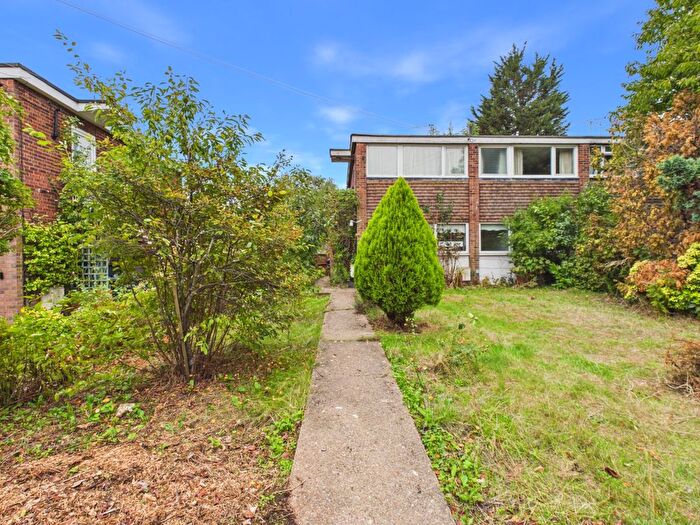 2 Bedroom Maisonette For Sale In Cherry Orchard, Amersham, Buckinghamshire, HP6