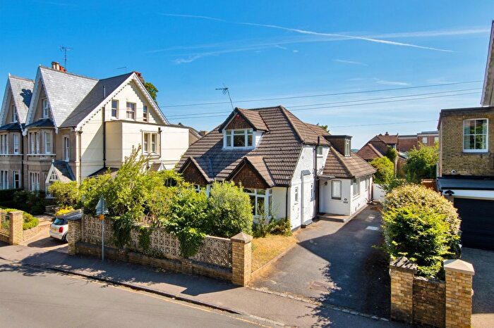4 Bedroom Detached House For Sale In Holly Bush Lane, Sevenoaks, Kent, TN13