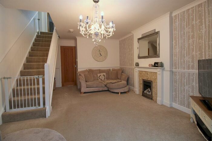 3 Bedroom Semi-Detached House To Rent In Brosdale Drive, Hinckley, LE10