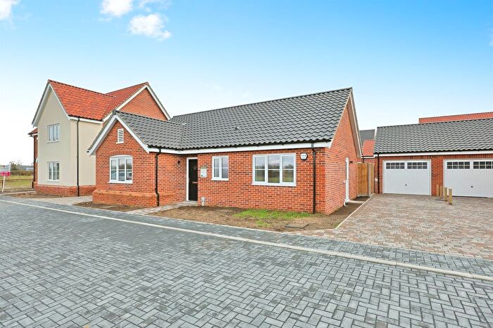 3 Bedroom Detached Bungalow For Sale In Roundhouse Way, Yaxham, Dereham, NR19