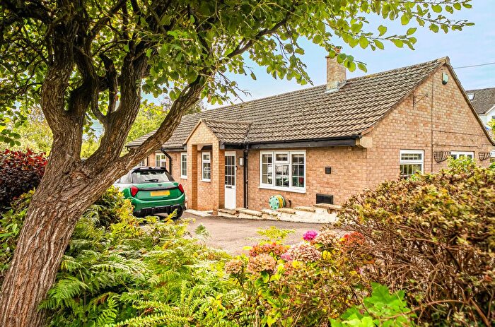 4 Bedroom Bungalow For Sale In Hunters Way, Andoversford, Cheltenham, GL54