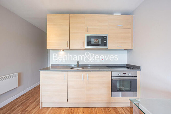 Studio To Rent In Boulevard Drive, Colindale, NW9