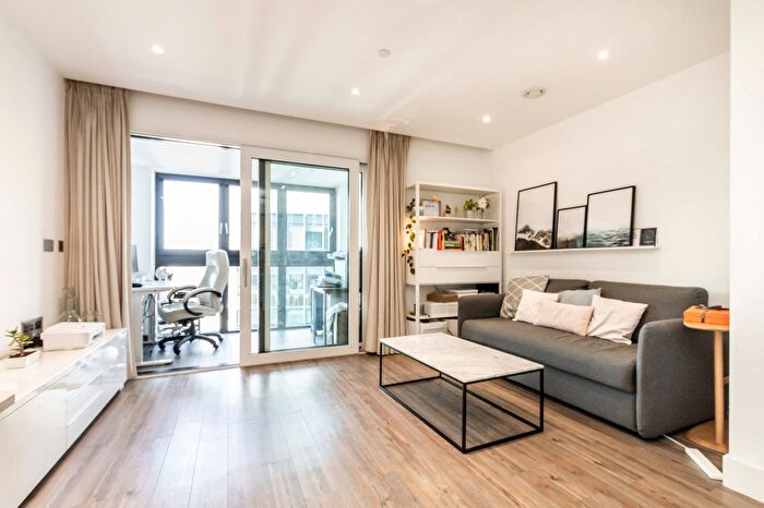 1 Bedroom Flat To Rent In Wiverton Tower, Aldgate Place, New Drum Street, Aldgate, London, E1