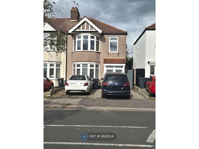 3 Bedroom End Terrace House To Rent In New North Road, Ilford, IG6