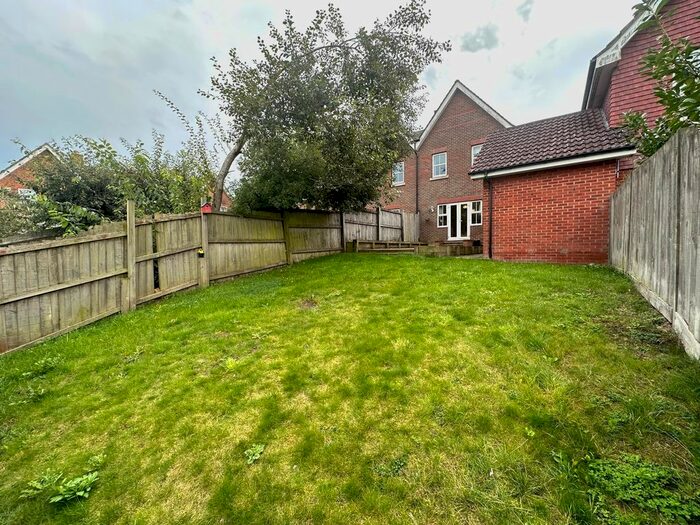 3 Bedroom End Of Terrace House To Rent In Gravelly Field, Ashford, TN23
