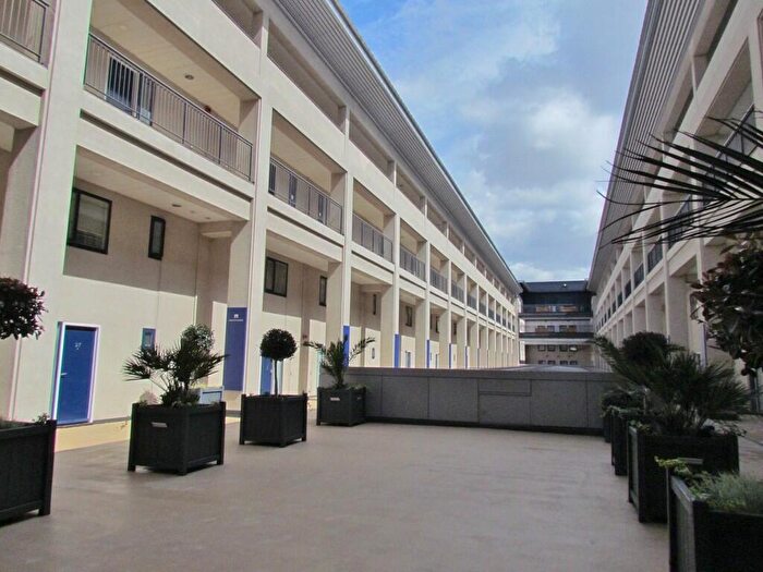 3 Bedroom Apartment To Rent In Royal Arch Apartments, Mailbox, B1