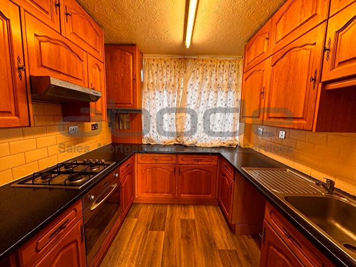 3 Bedroom Flat For Sale In Winn Grove, Middlewood, Sheffield, S6